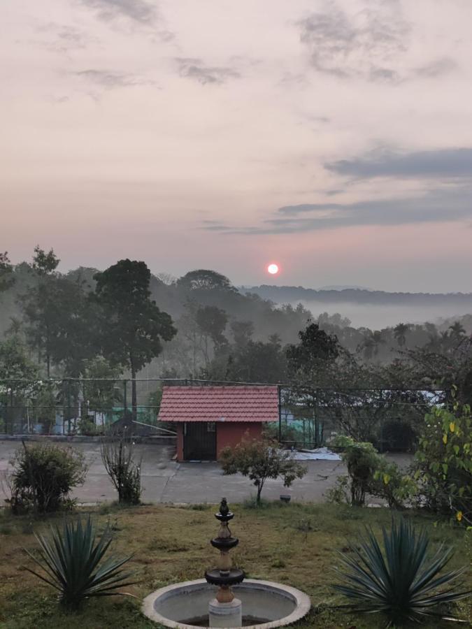 Robin Woods Homestay Саклешпур Экстерьер фото